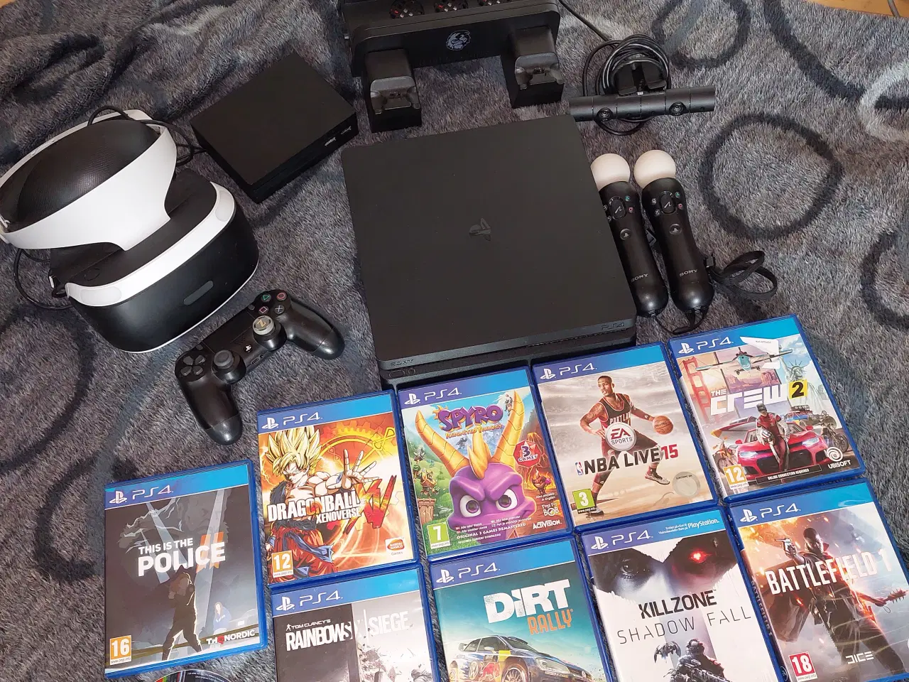 Billede 1 - PS4 med VR+3controller