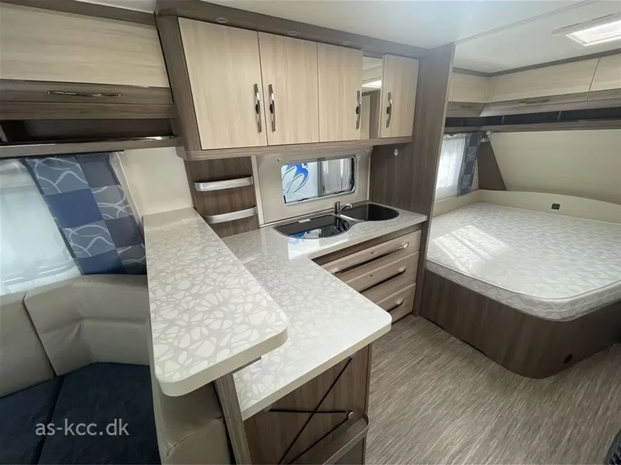 Billede 5 - 2014 - Hobby De Luxe 560 CFe   Hobby De Luxe 560 CFe  Dobbeltseng  Næsten NYT Penta fortelt