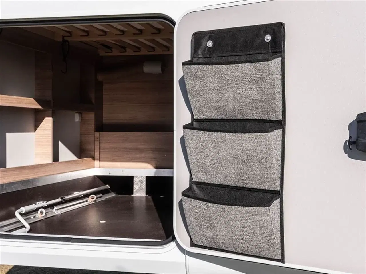 Billede 19 - 2021 - Weinsberg CaraCompact 600 MF "Pepper Edition"   Kompakt autocamper med Automatgear