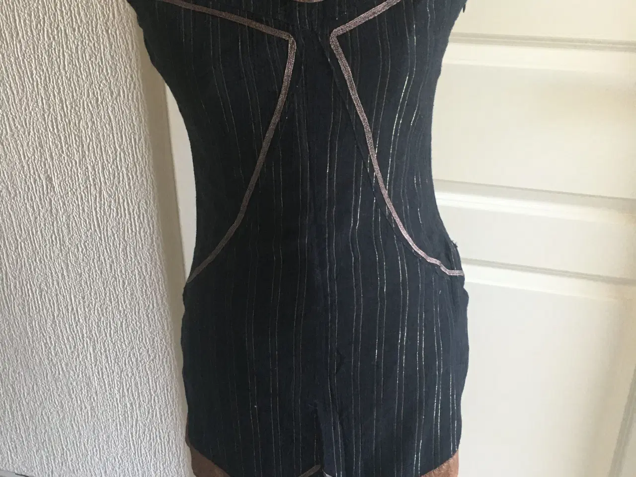 Billede 4 - Helt ny Hawaleschka ærmeløs fest/sommerkjole str.S