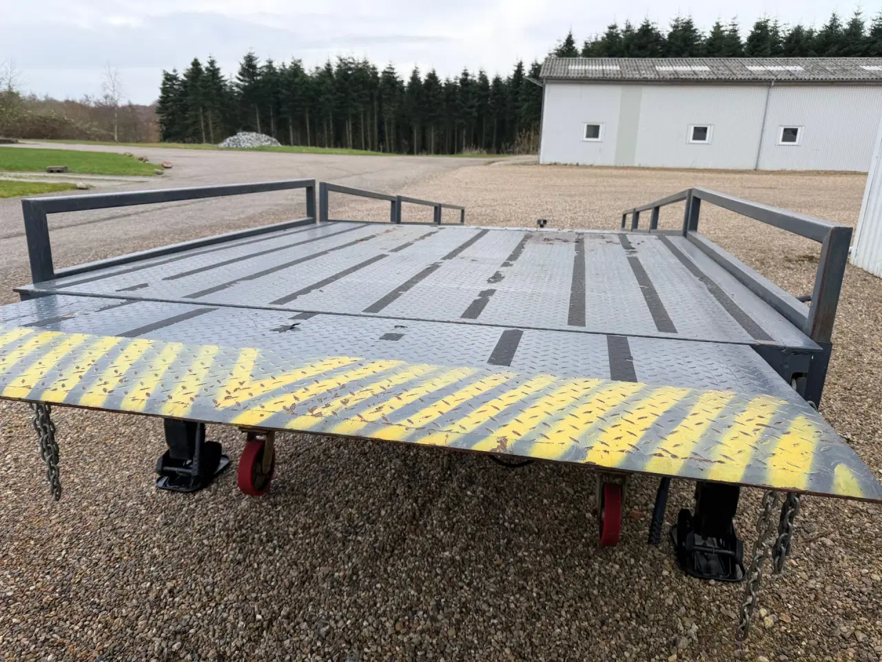 Billede 13 - Mobil læsserampe. 12 tons kapacitet. 236 cm indv. 