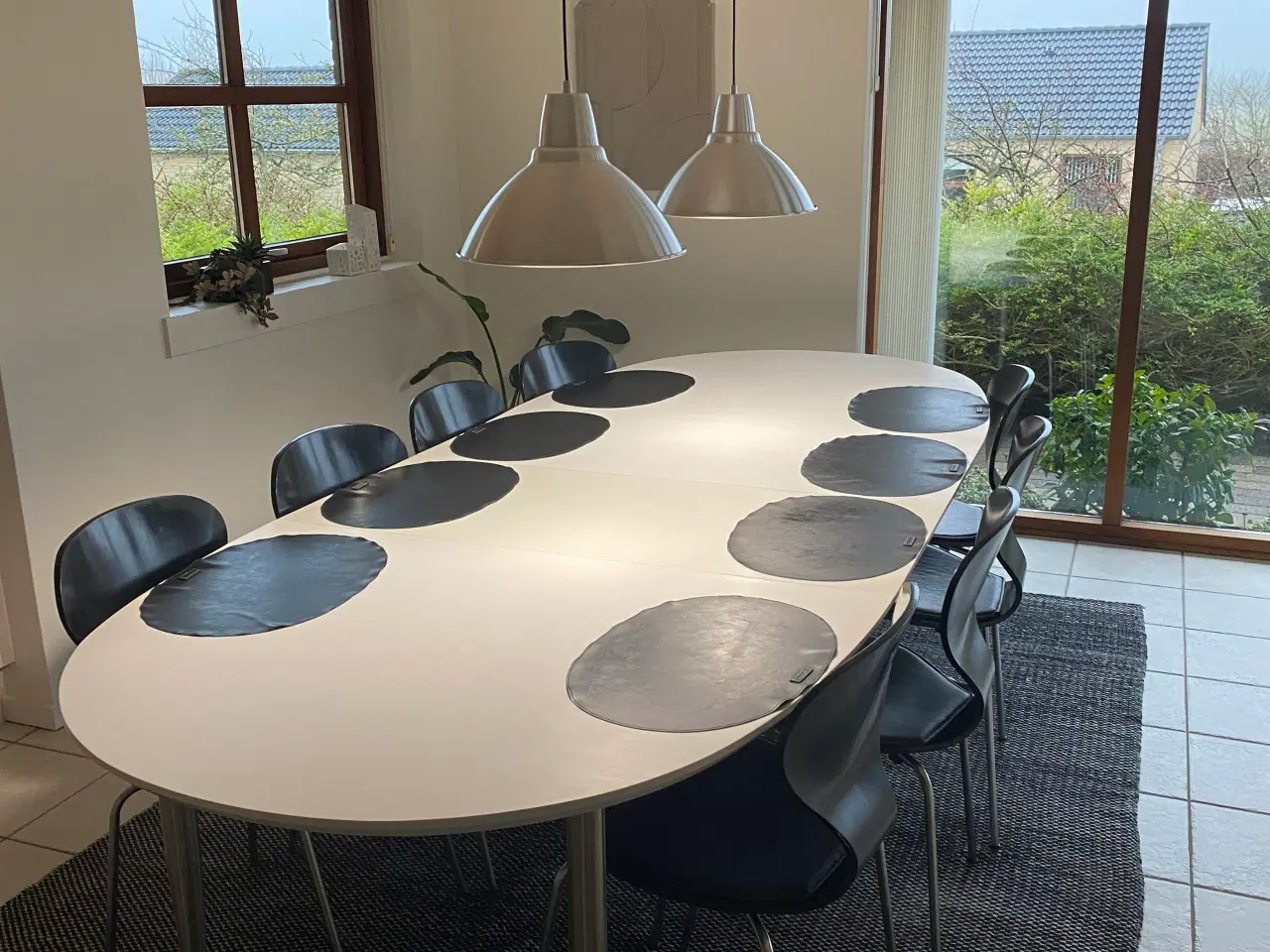 Billede 1 - Hvidt ovalt spisebord i corion med 2 plader