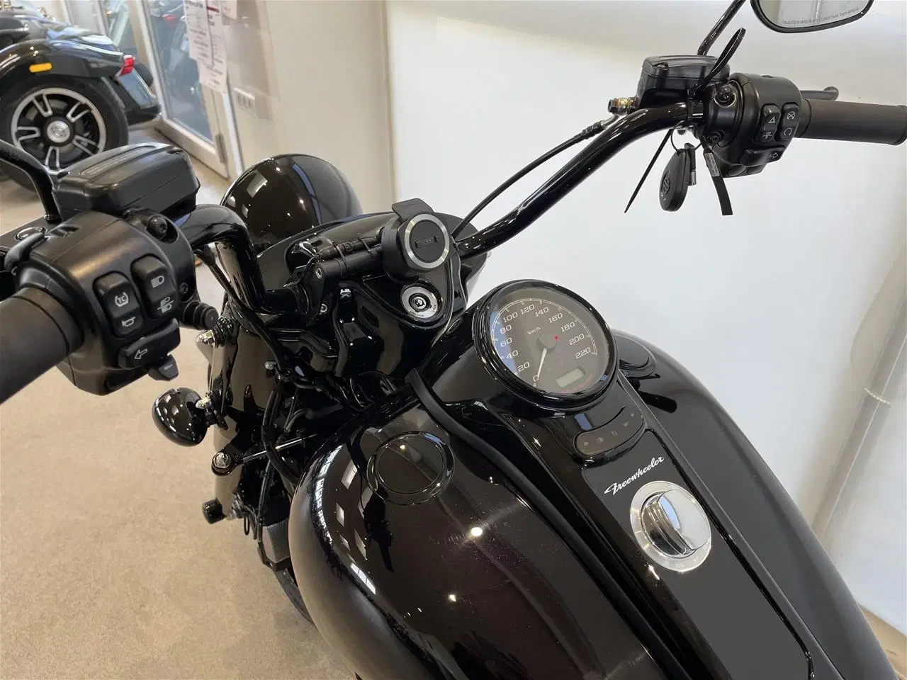 Billede 24 - Harley-Davidson FLRT Freewheeler Trike 114"