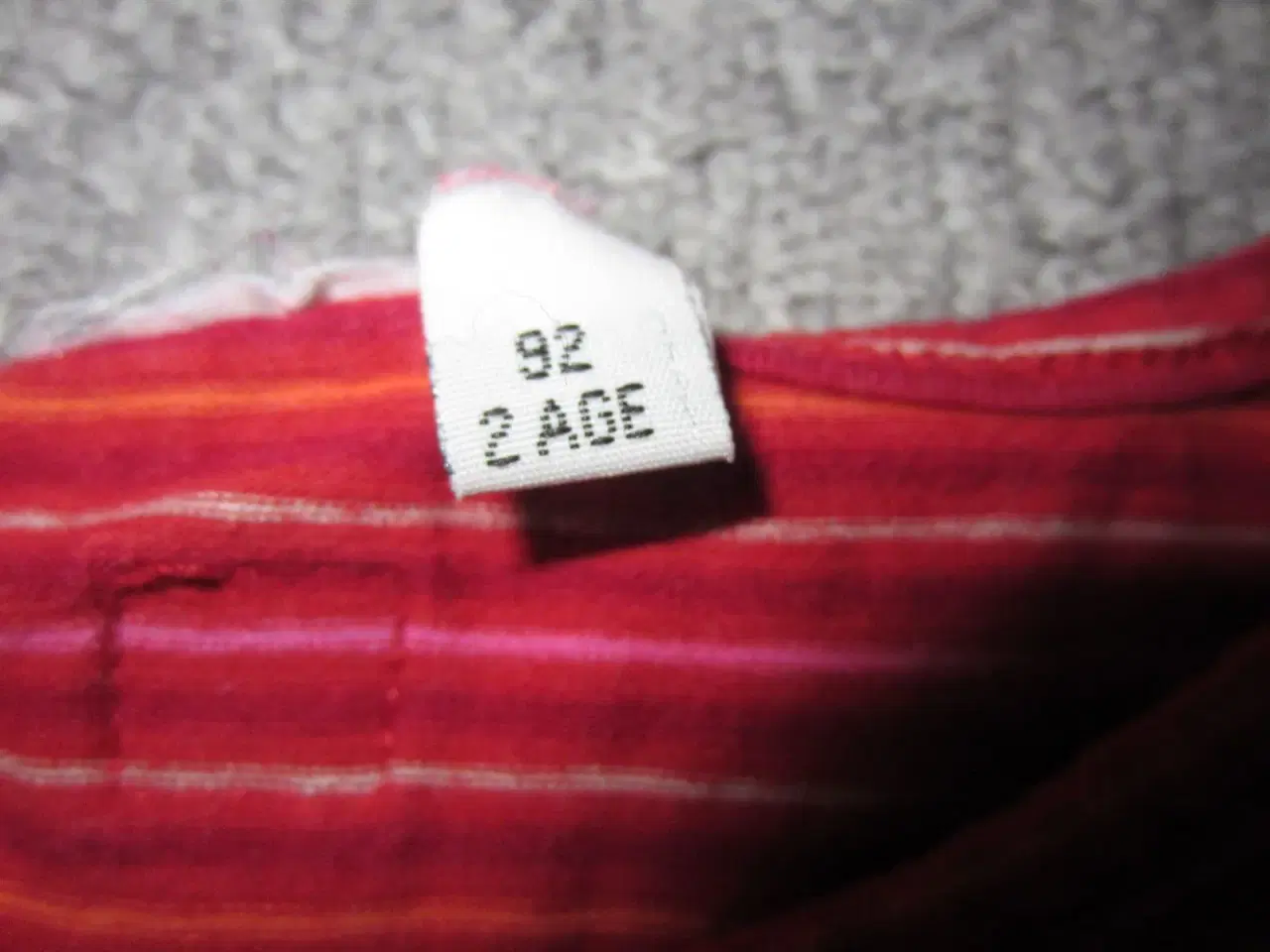 Billede 3 - Sød langærmet bluse fra Lego i str. 92
