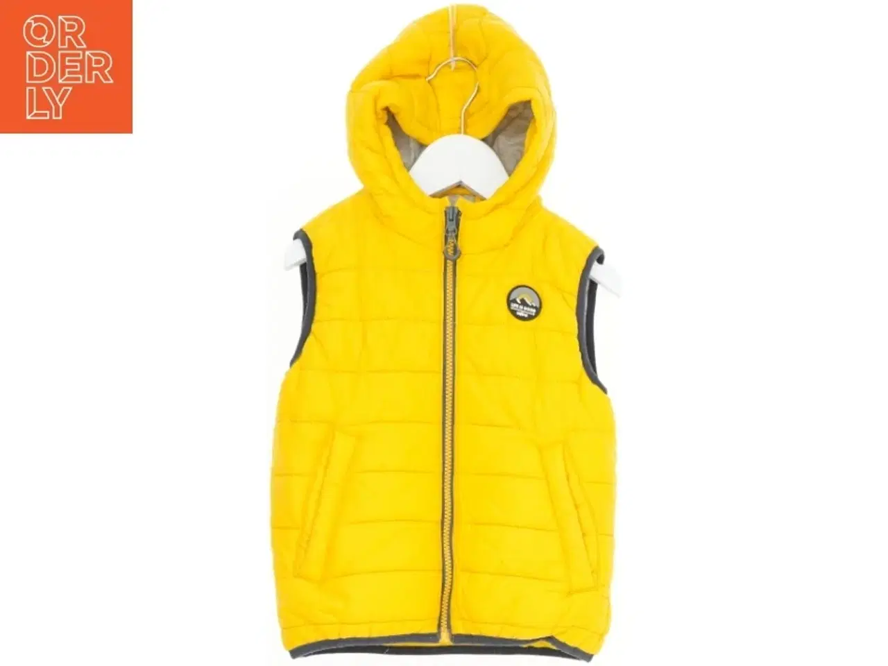 Billede 1 - Børnevintervest med hætte fra LC Waikiki  (str. 116)
