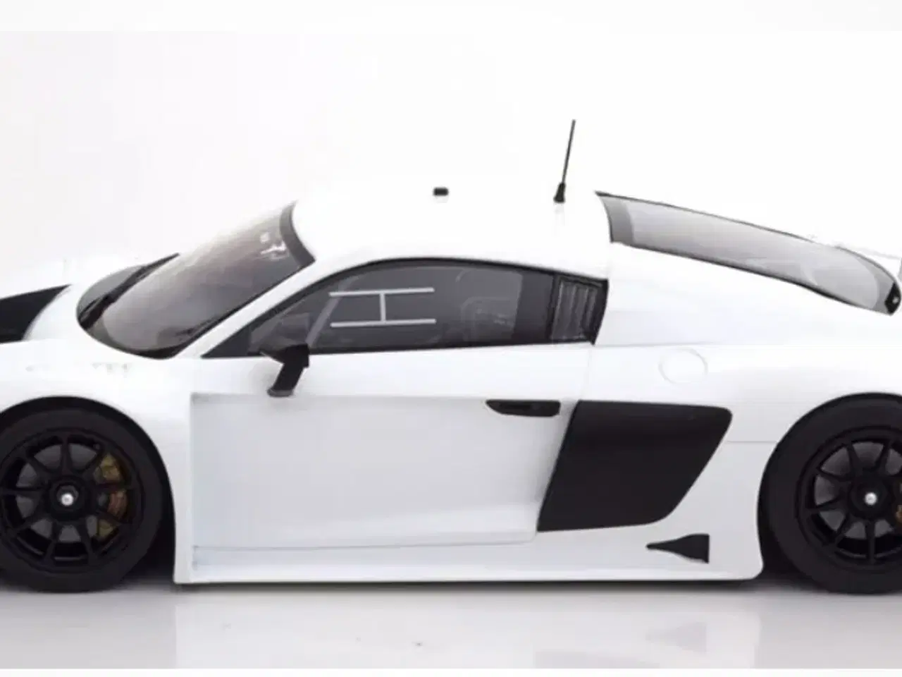 Billede 3 - 1:18 Audi R8 LMS Ultra Plain Body 2015