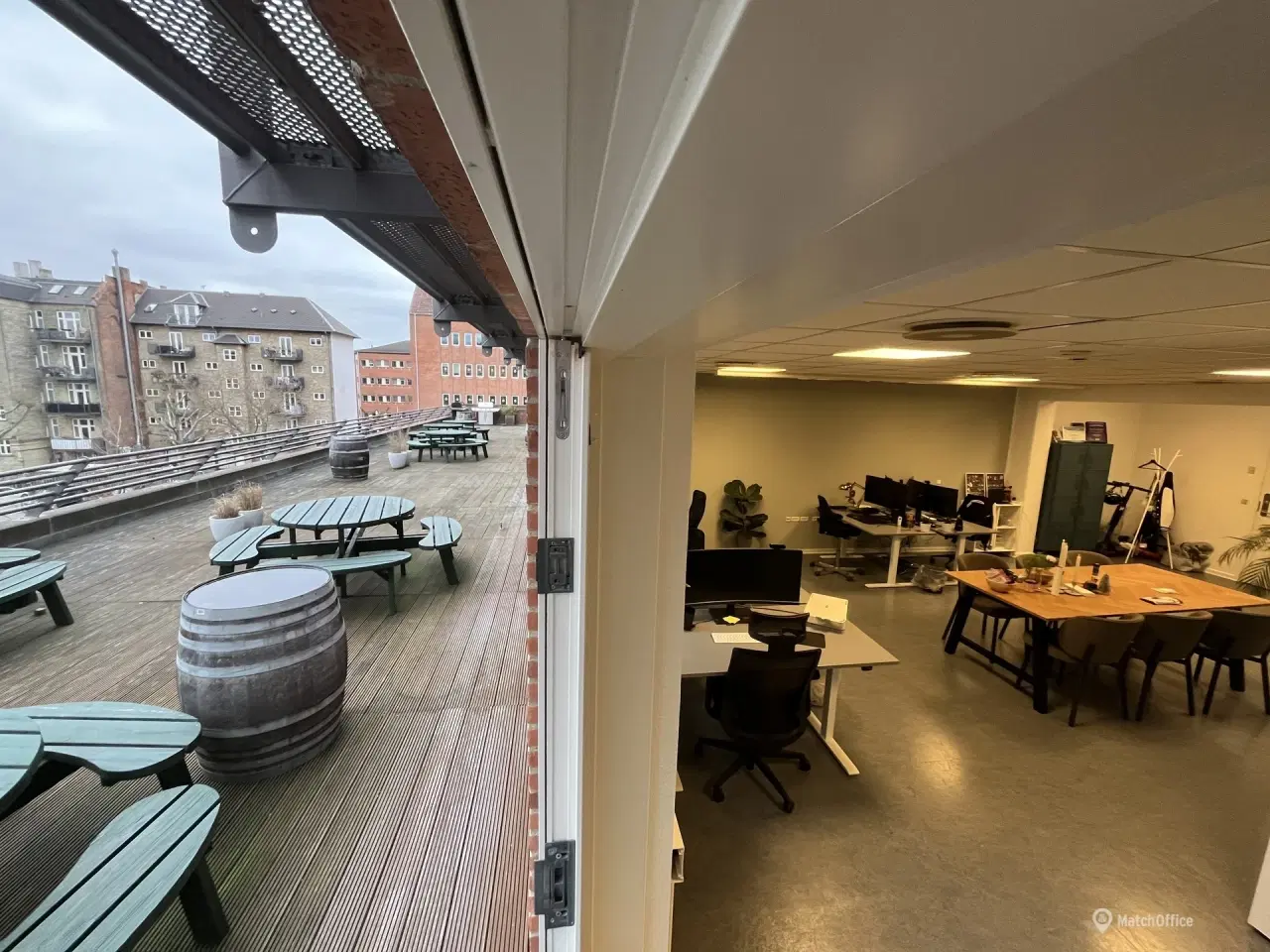 Billede 4 - Stort hjørnekontor med udsigt til Forum og egen adgang til tagterrasse