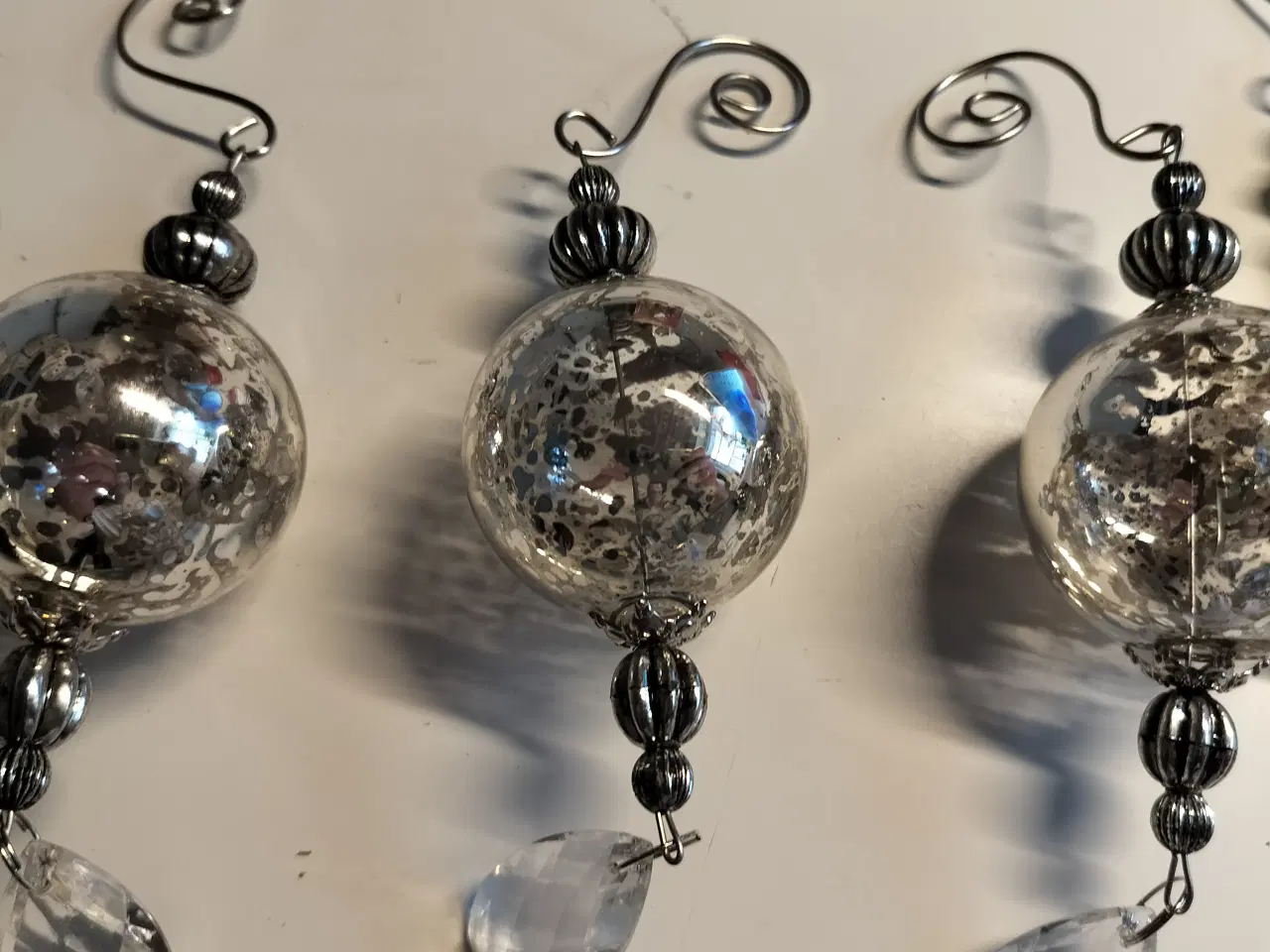 Billede 5 - Gamle julekugler med sølvophæng og med prismer