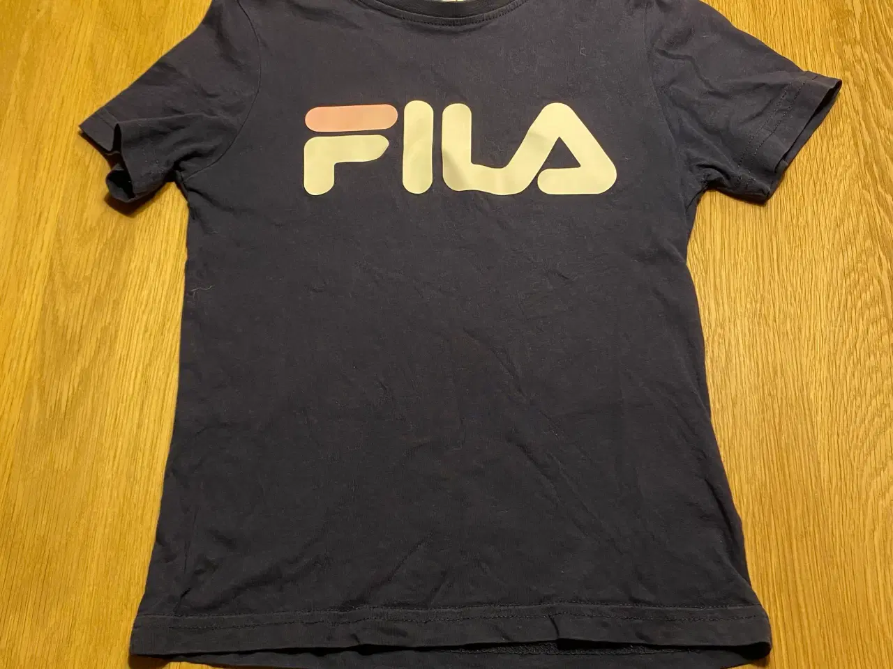 Billede 4 - T shirt str. 122/128 