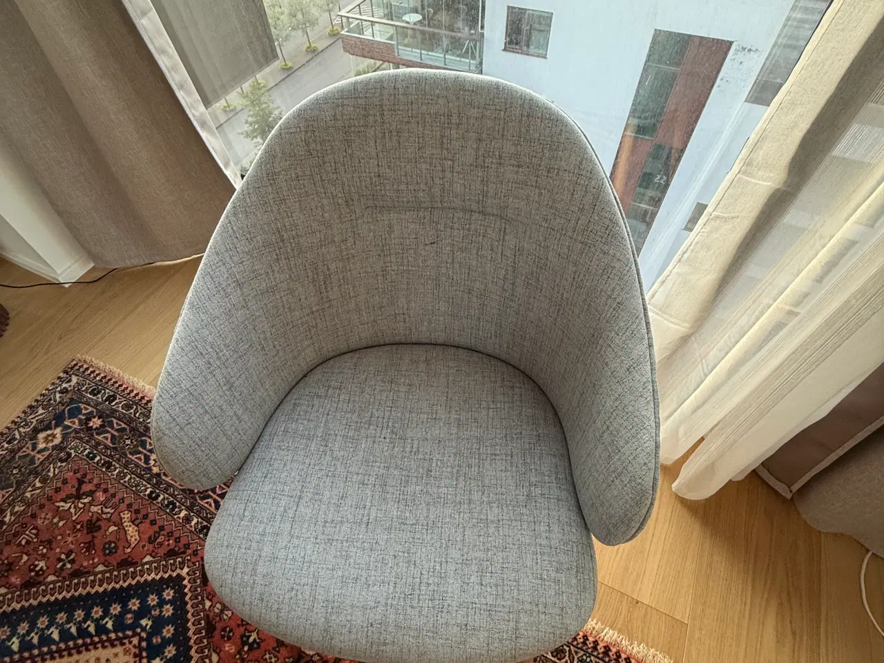 Billede 4 - Spisebord i eg med 6 stoler