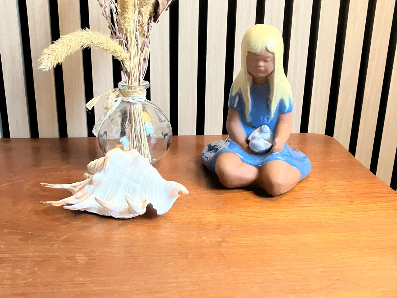 Billede 1 - Pigen med fugle fra Svenske Jie