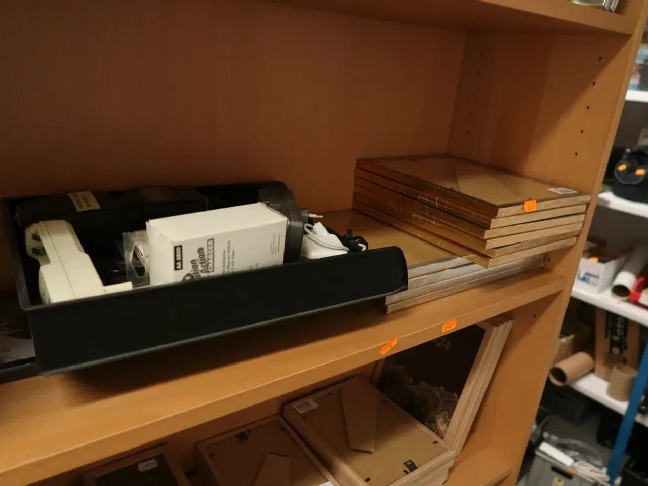 Billede 4 - Reol med div. Rammer m.m.