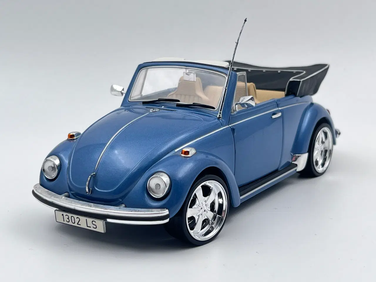 Billede 3 - 1970 VW 1302 LS Cabriolet - 1:18  Sjælden udbudt