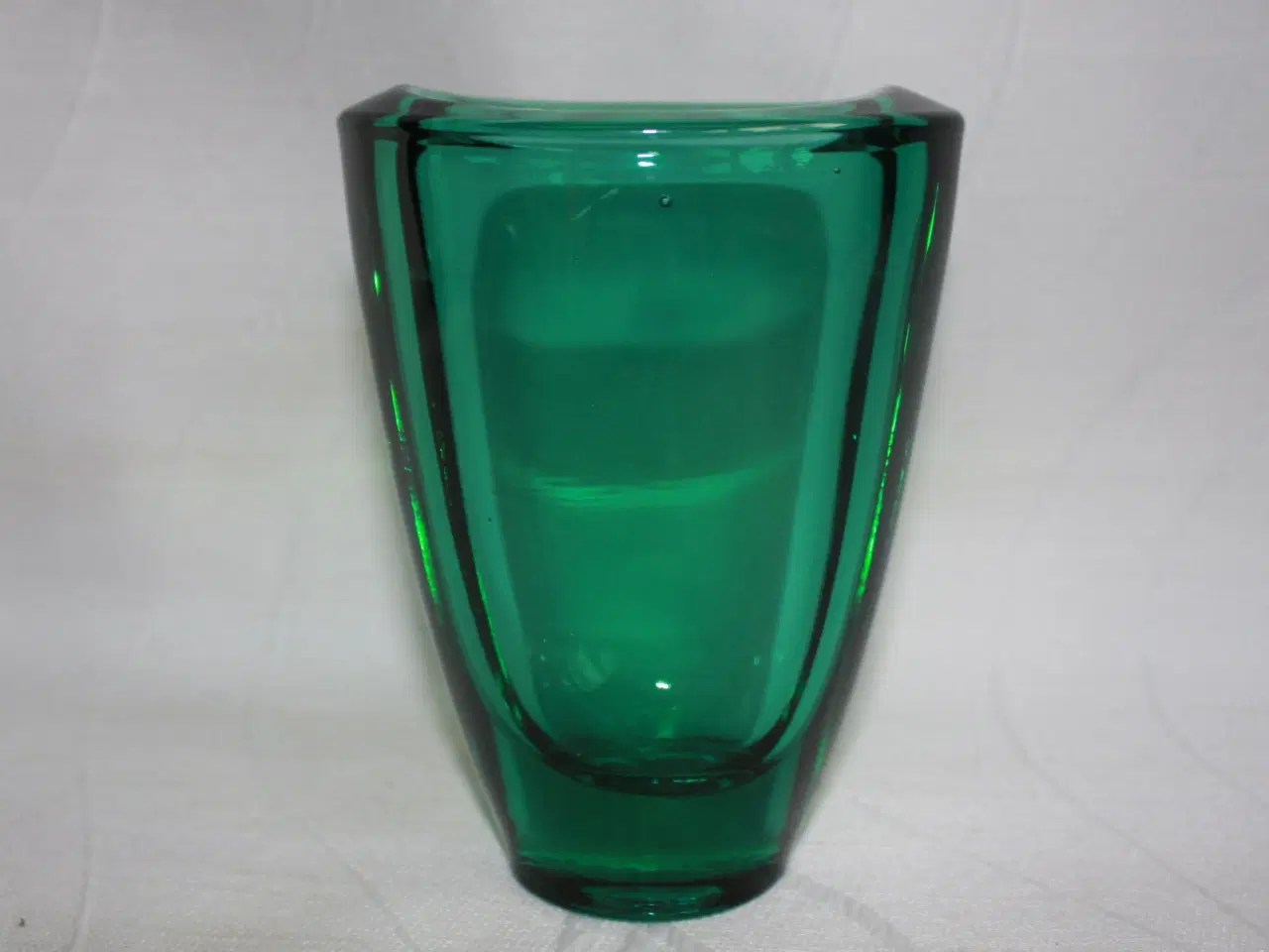 Billede 1 - Vase af grønt glas