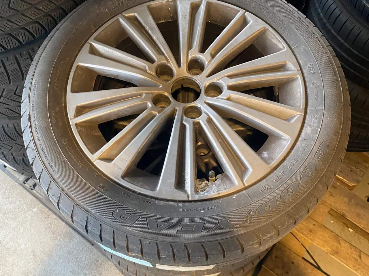 Billede 1 - Peugeot alufælge på sommerdæk 205/55 R16