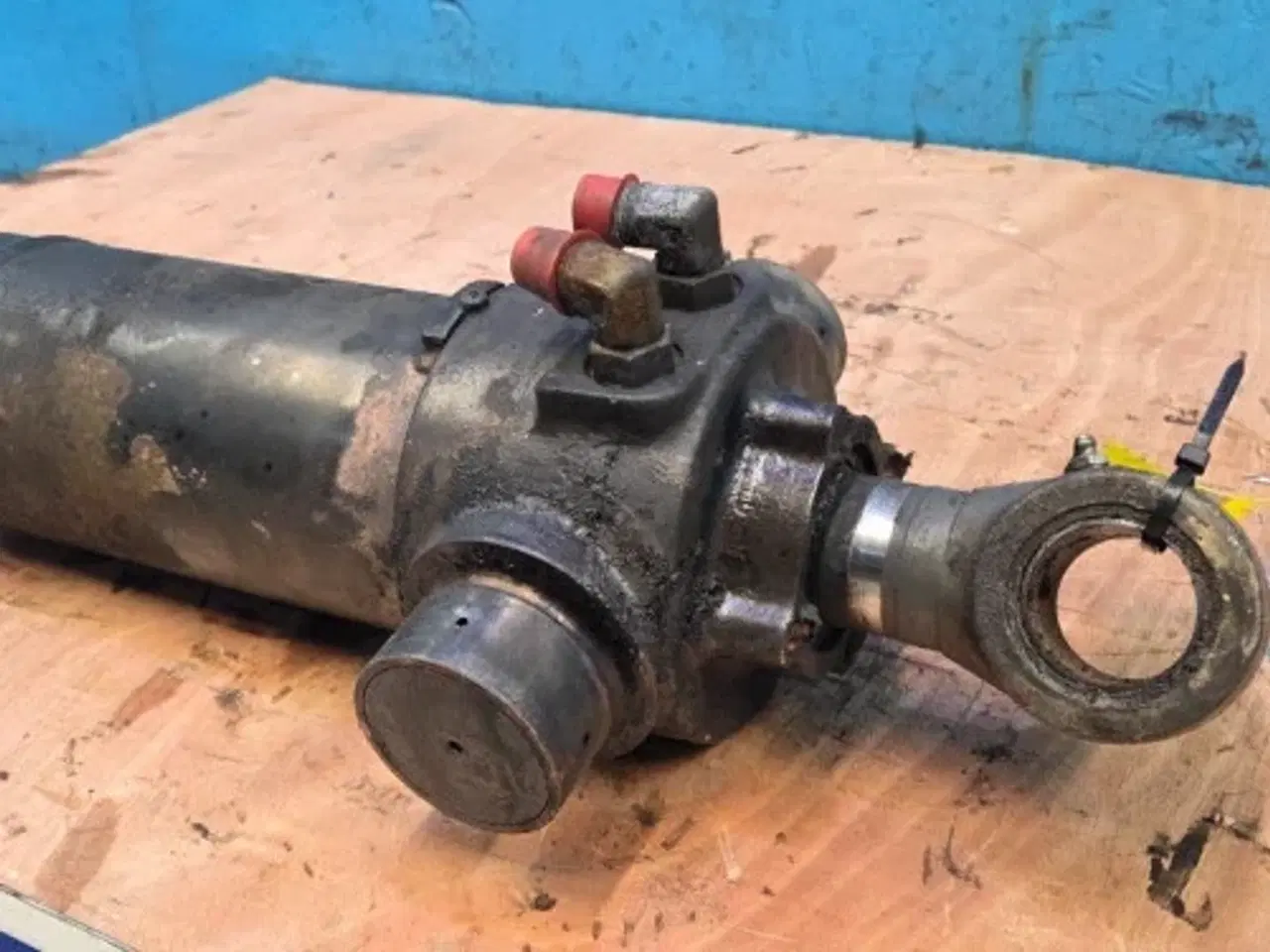 Billede 6 - New Holland LB110 Cylinder 85800365