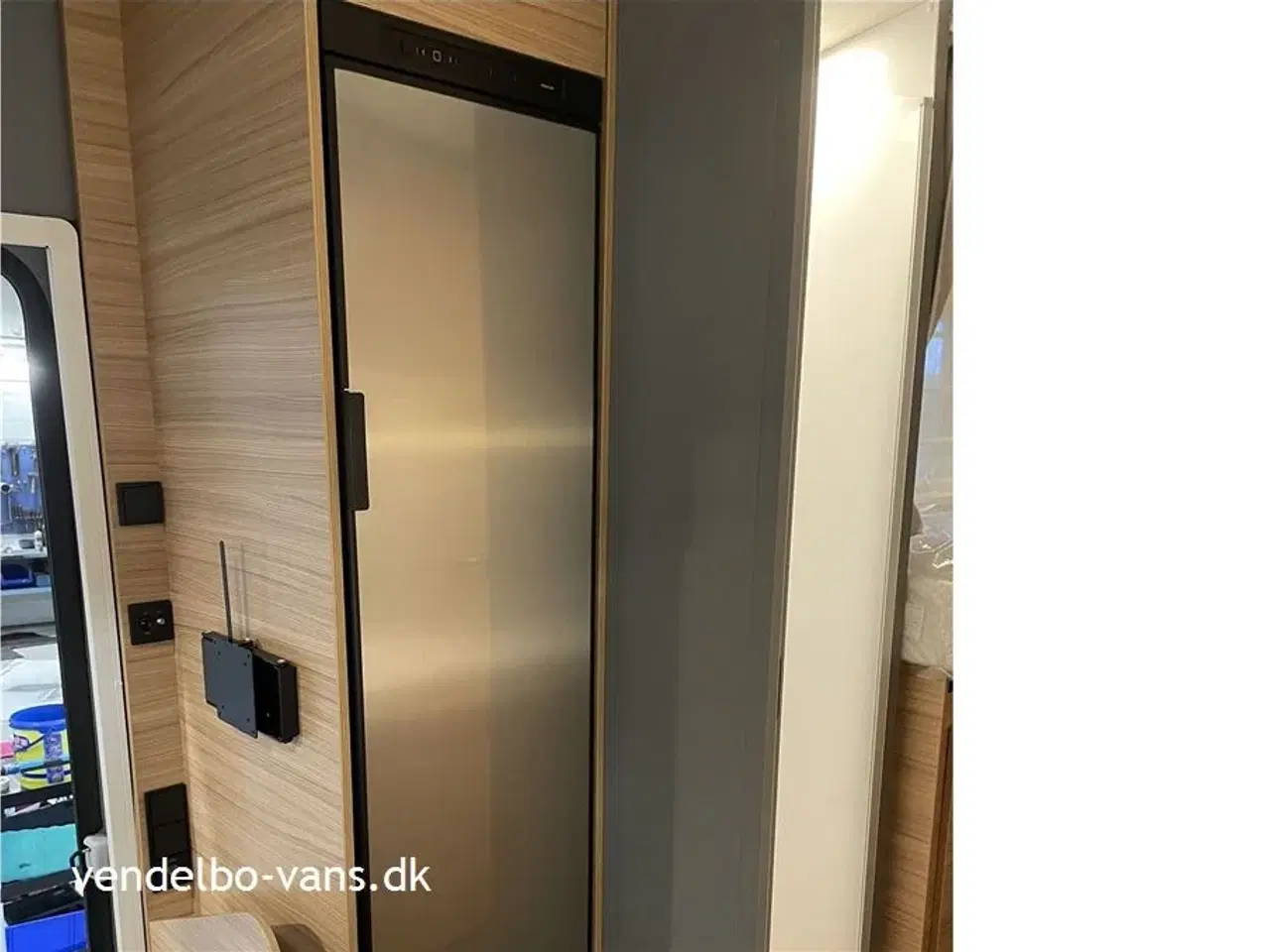 Billede 6 - 2026 - Dethleffs Just T 7052 EBL   Enkeltsenge over garagen og face to face siddegruppe