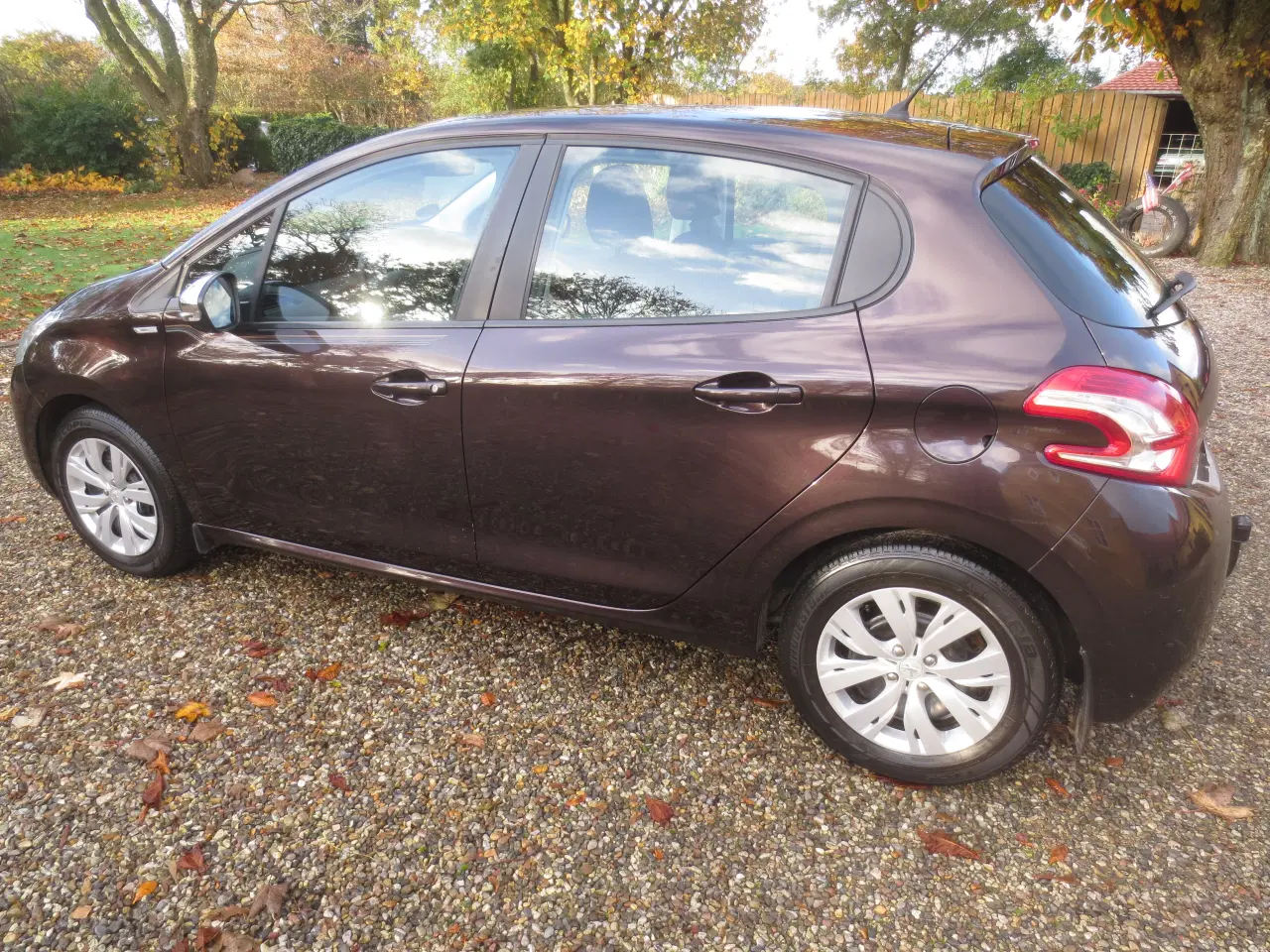 Billede 10 - Peugeot 208 1.2 i Km kun 85000. År 2013.