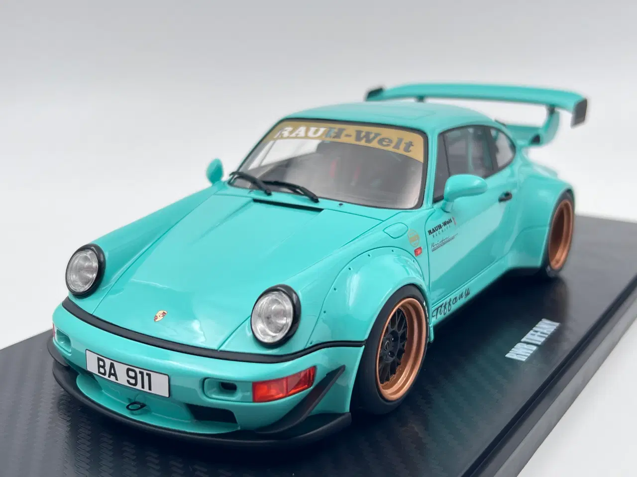 Billede 1 - 1994 Porsche 911 / 964 RWB Tiffany 1:18 