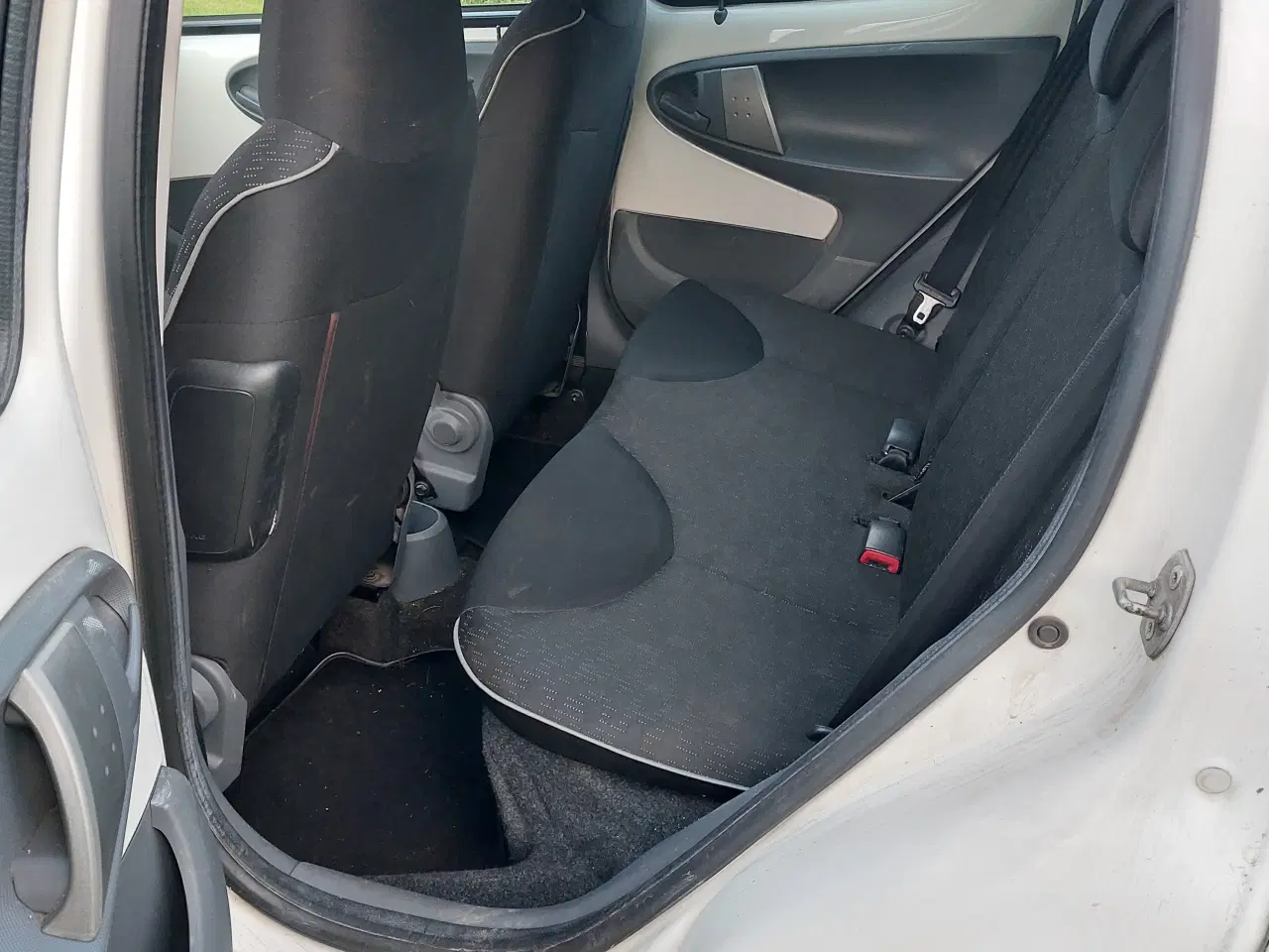 Billede 6 - Peugeot 107 1,0. Et år til syn, defekt toppakning,