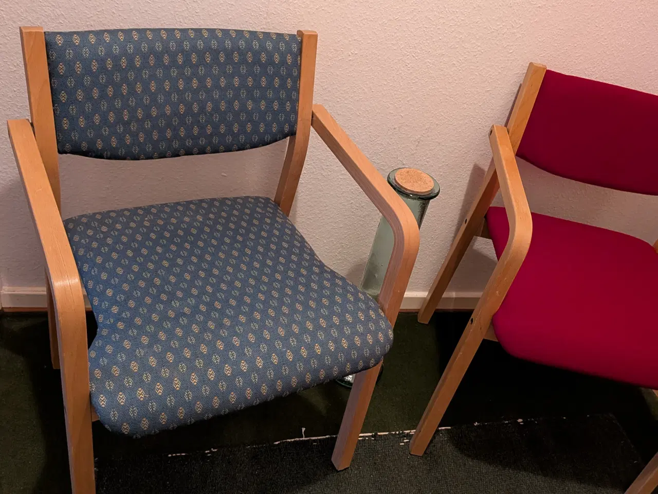 Billede 2 - ARMSTOLE MONTERET MED LÆKKERT BETRÆK - STABELBARE 