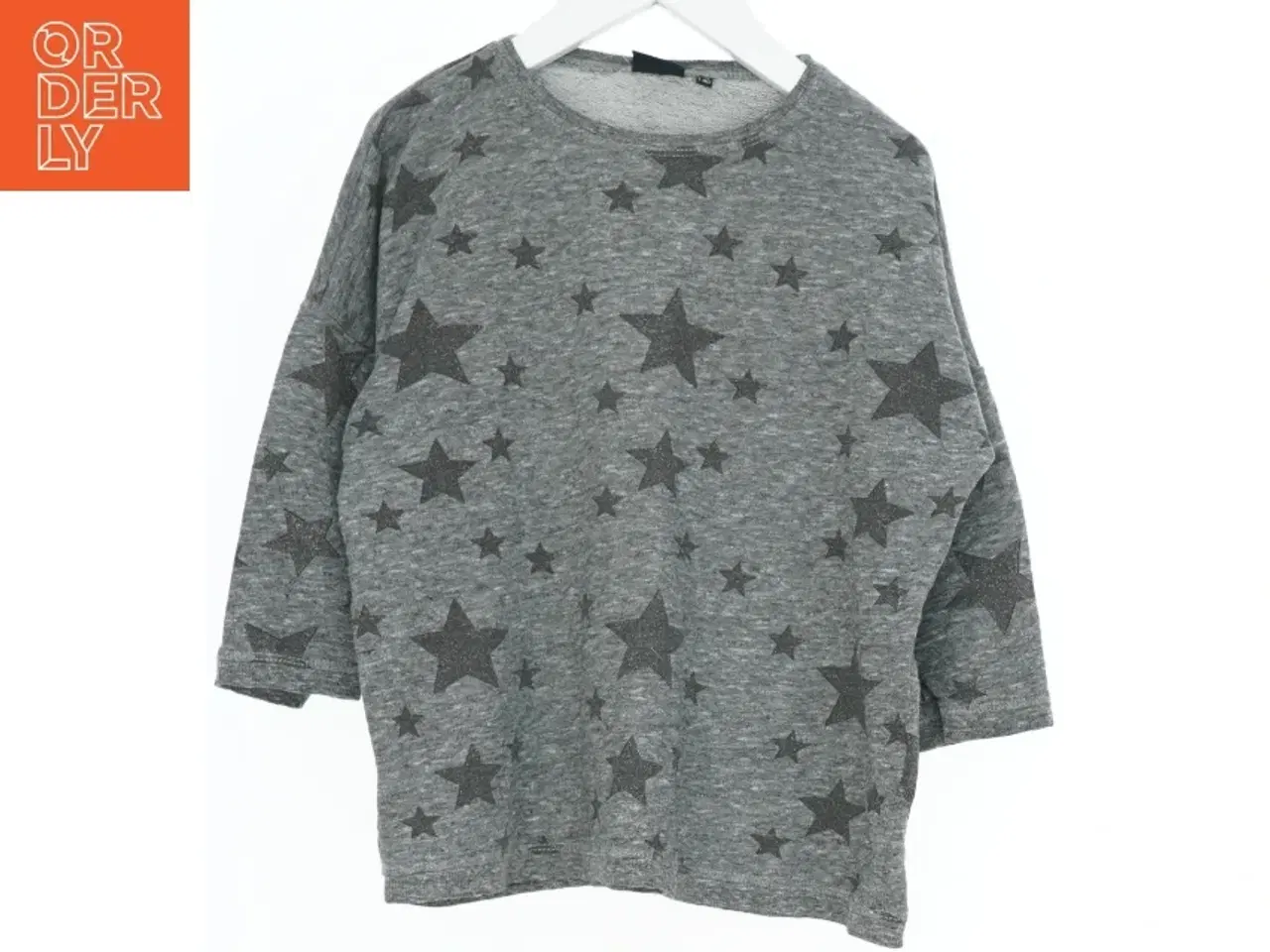 Billede 1 - Grå sweatshirt med stjernemønster fra Sofie Schnoor (str. 140)
