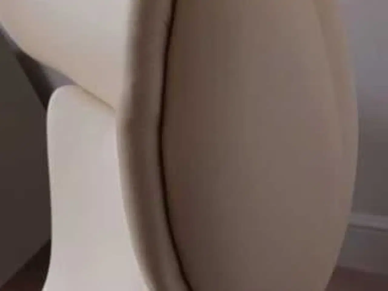 Billede 5 - Eksklusive Imola stole fra BoConcept hvid læder