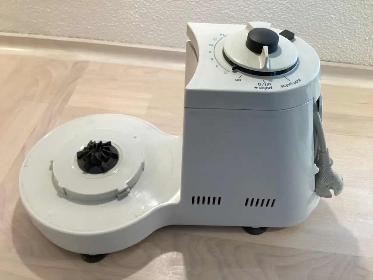 Billede 4 - BRAUN K3000 køkkenmaskine uden tilbehør
