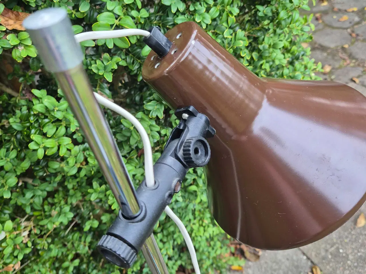 Billede 8 - Brun gulvlampe inspireret af en klassisk arkitektl
