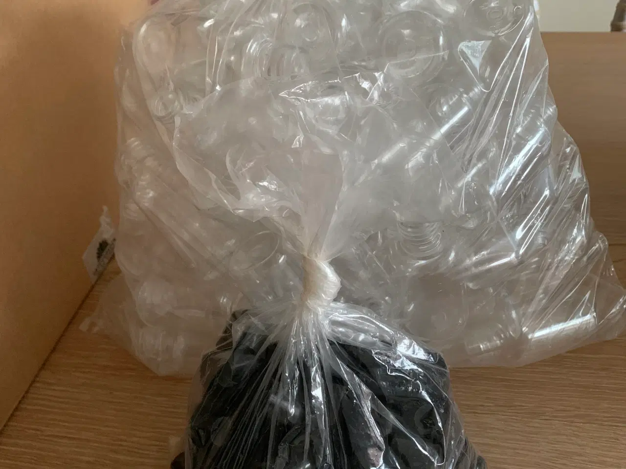 Billede 2 - Klare plastflasker med sort låg 50 ml (100 stk.)