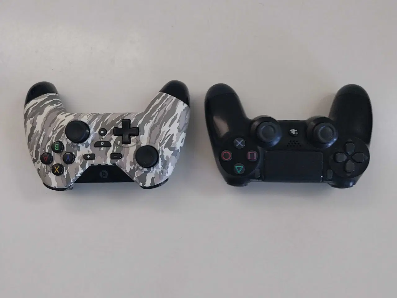 Billede 1 - Playstation controllere 2 stk 