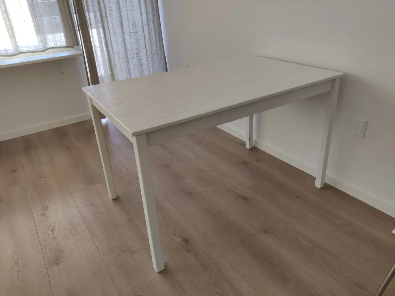 Billede 1 - Spisebord med 3 spisebordsstole