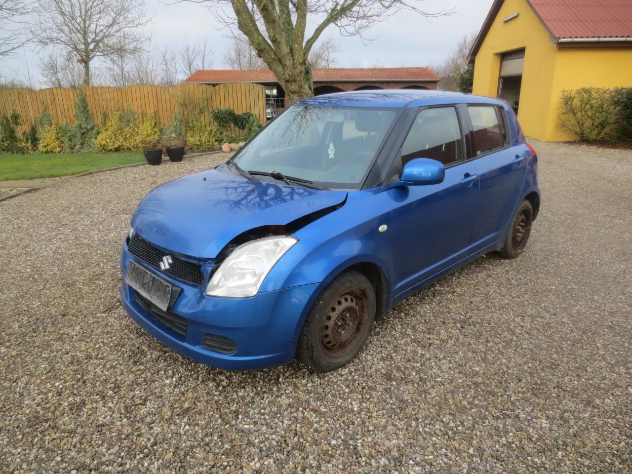 Billede 1 - Suzuki Swift 1.3 i Årg 2007. Skadet front.  