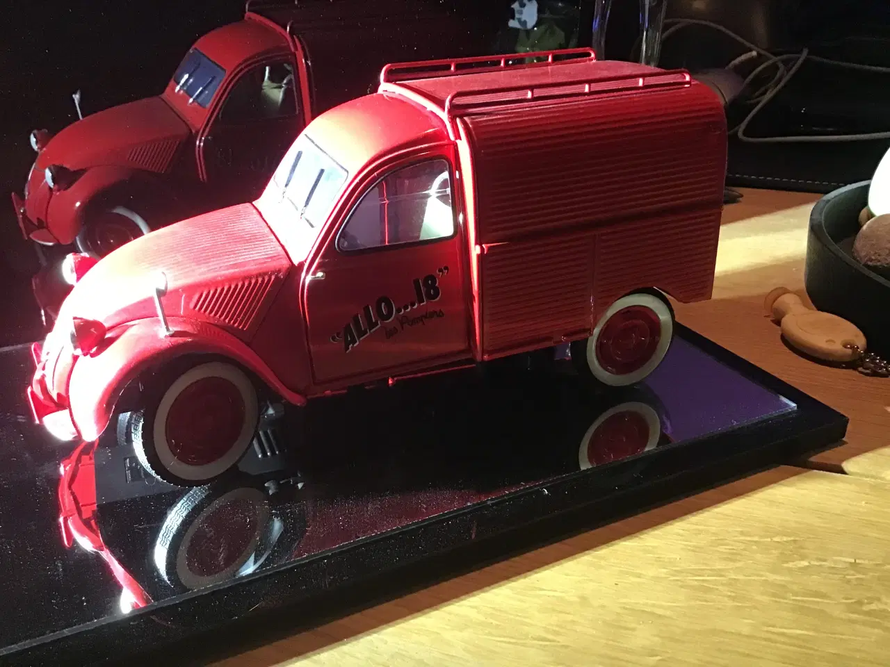 Billede 4 - MODELBIL 1:18.  NOREV CITROEN 2CV.