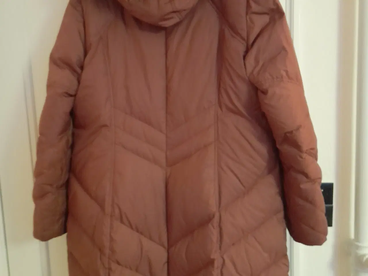 Billede 3 - Dunjakke med natural pels.