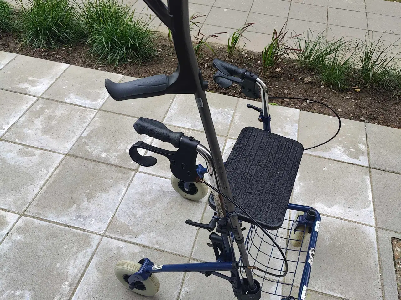 Billede 5 - Hjælpe rollator med krykke