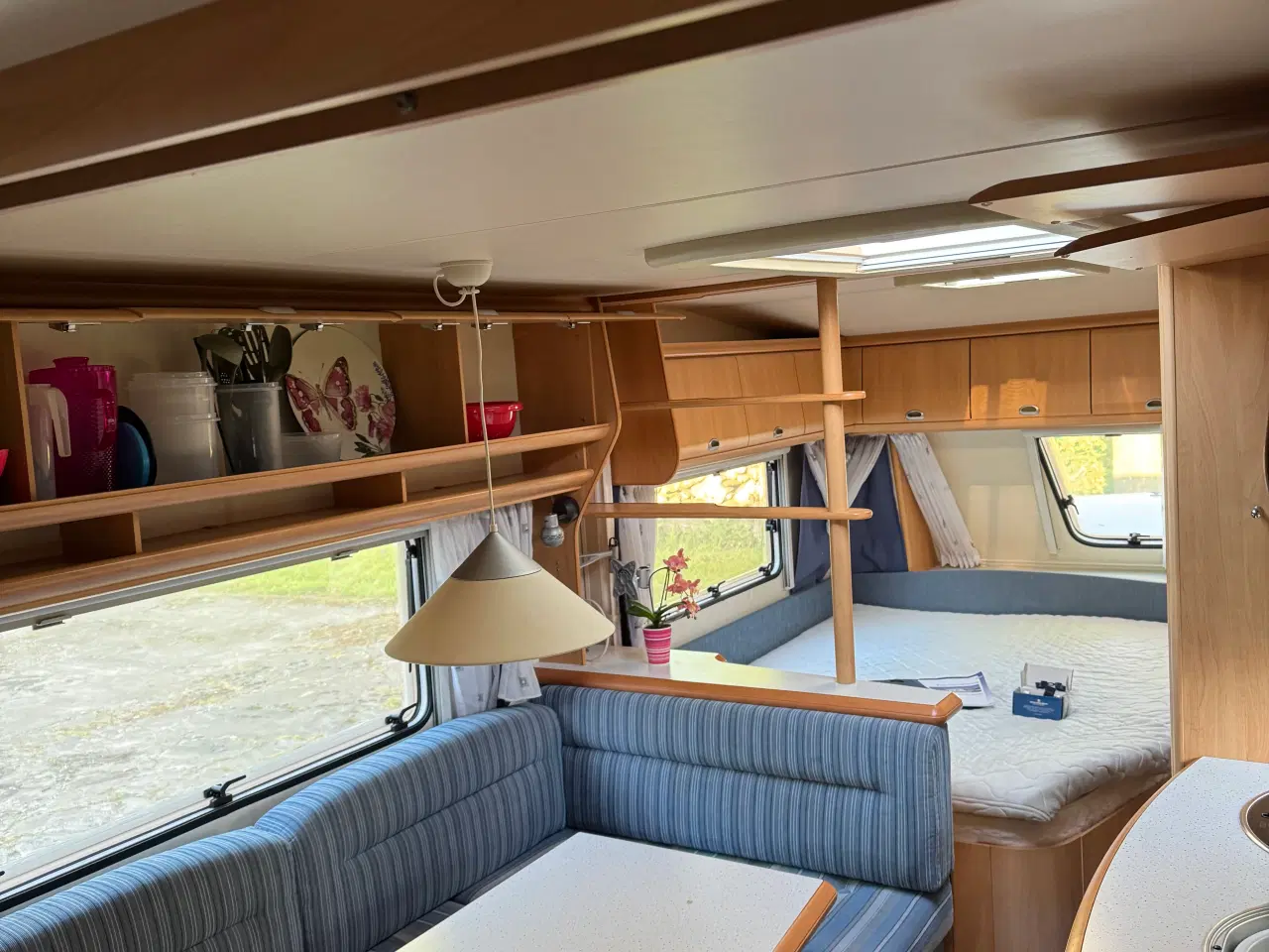 Billede 9 - Hobby 560 KMFE de luxe easy+mover, fortelt, løsøre