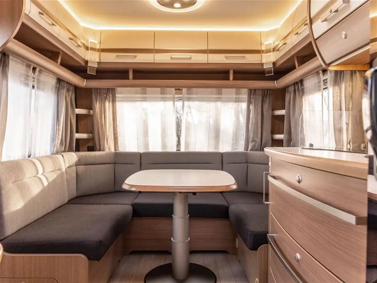 Billede 33 - 2016 - Fendt Bianco Selection 515 SG Rummelig kvalitetsvogn med enkeltsenge