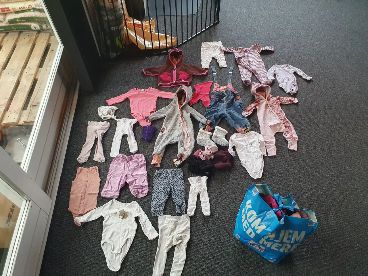 Billede 8 - Stor pigetøj pakke fra 0-1,5 år over 200 stk.tøj
