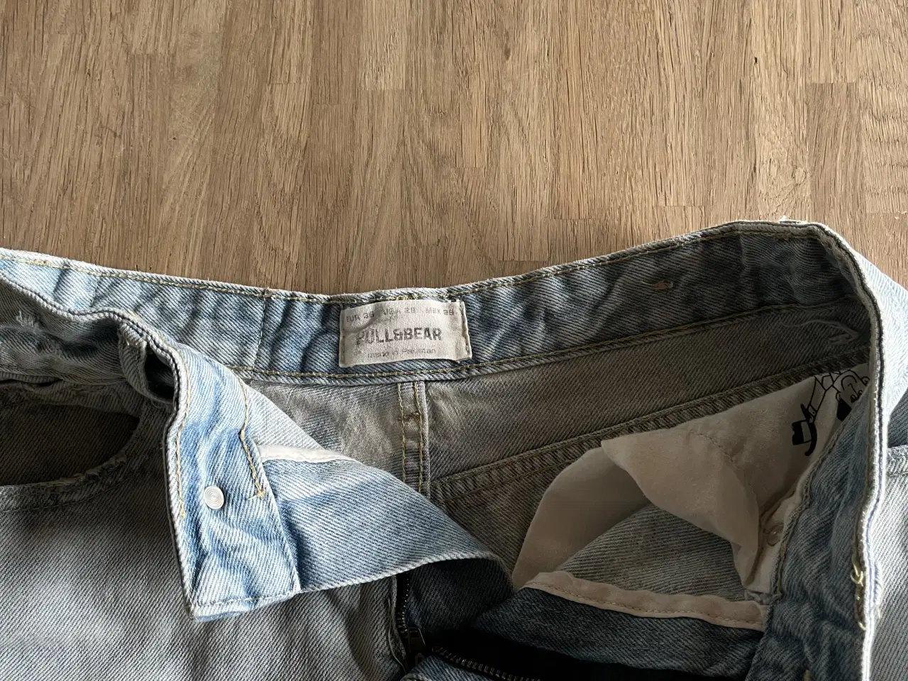 Billede 2 - Denim shorts str. 152