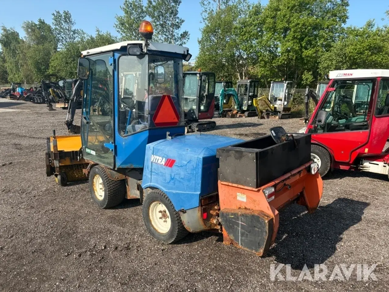 Billede 5 - Redskabsbærer Vitra City 2000 med kost og saltspreder