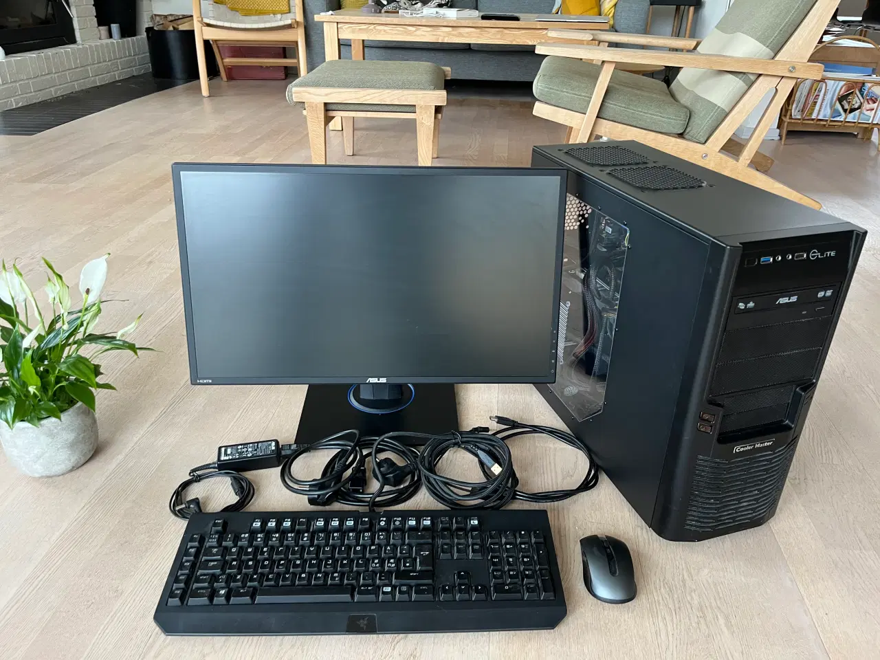 Billede 1 - Stationær PC med skærm, tastatur og mus