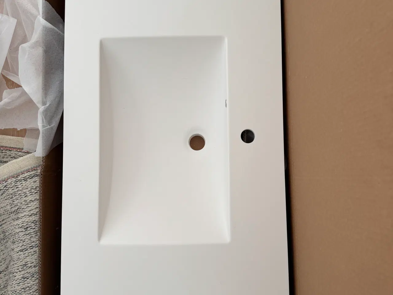 Billede 1 - Hvid Vask og bord “Kuma”