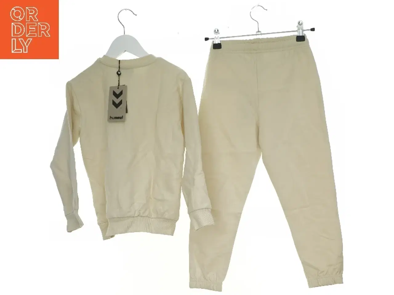 Billede 2 - Sæt træningstøj til børn fra Hummel (str. 116 cm)