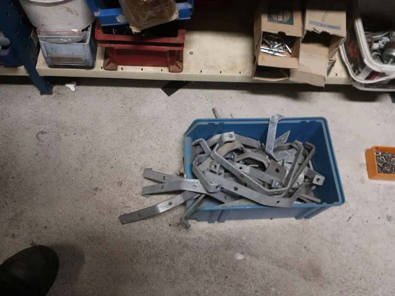 Billede 25 - 4 fag reoler inkl. indhold (se billeder)