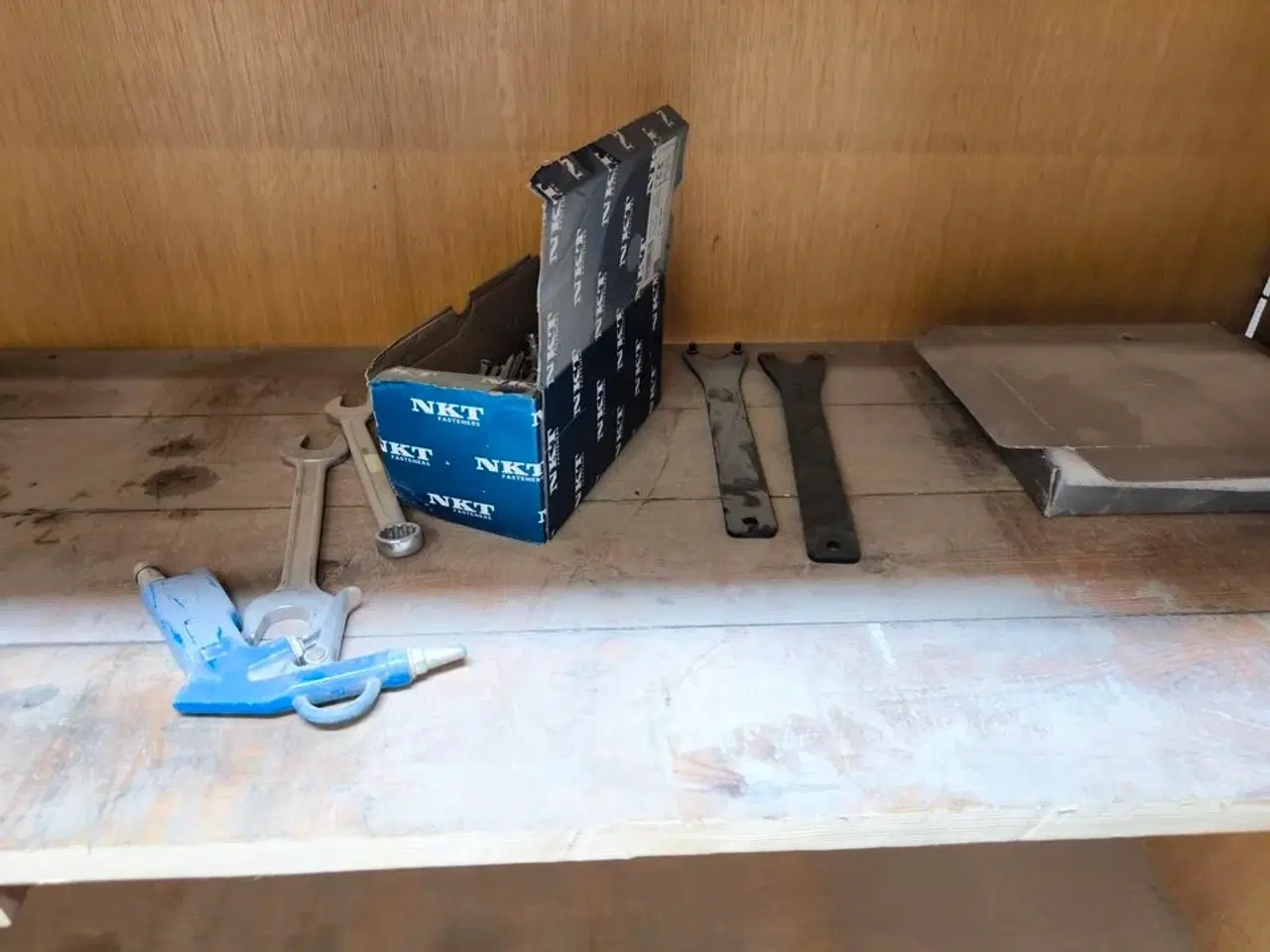 Billede 6 - Indhold i skab