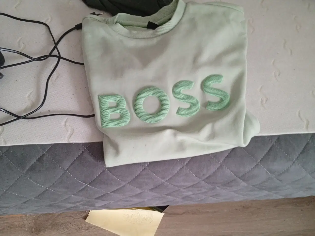 Billede 2 - Hugo Boss trøjere og ur med hvid gummirem 