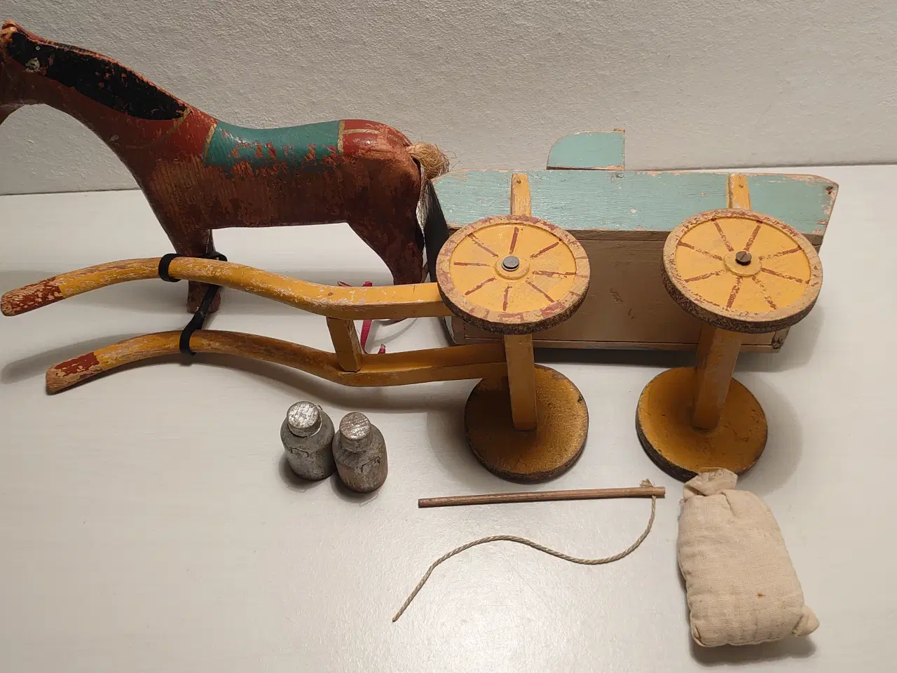 Billede 7 - Fængselslegetøj: Vogn med hest. Ca 1930. L 50cm