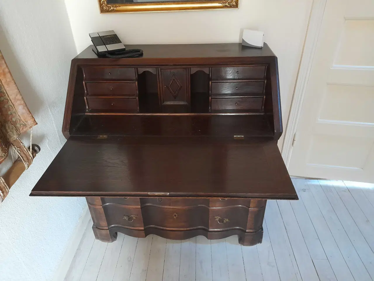 Billede 2 - Chatol, tre store skuffer og skriveklap