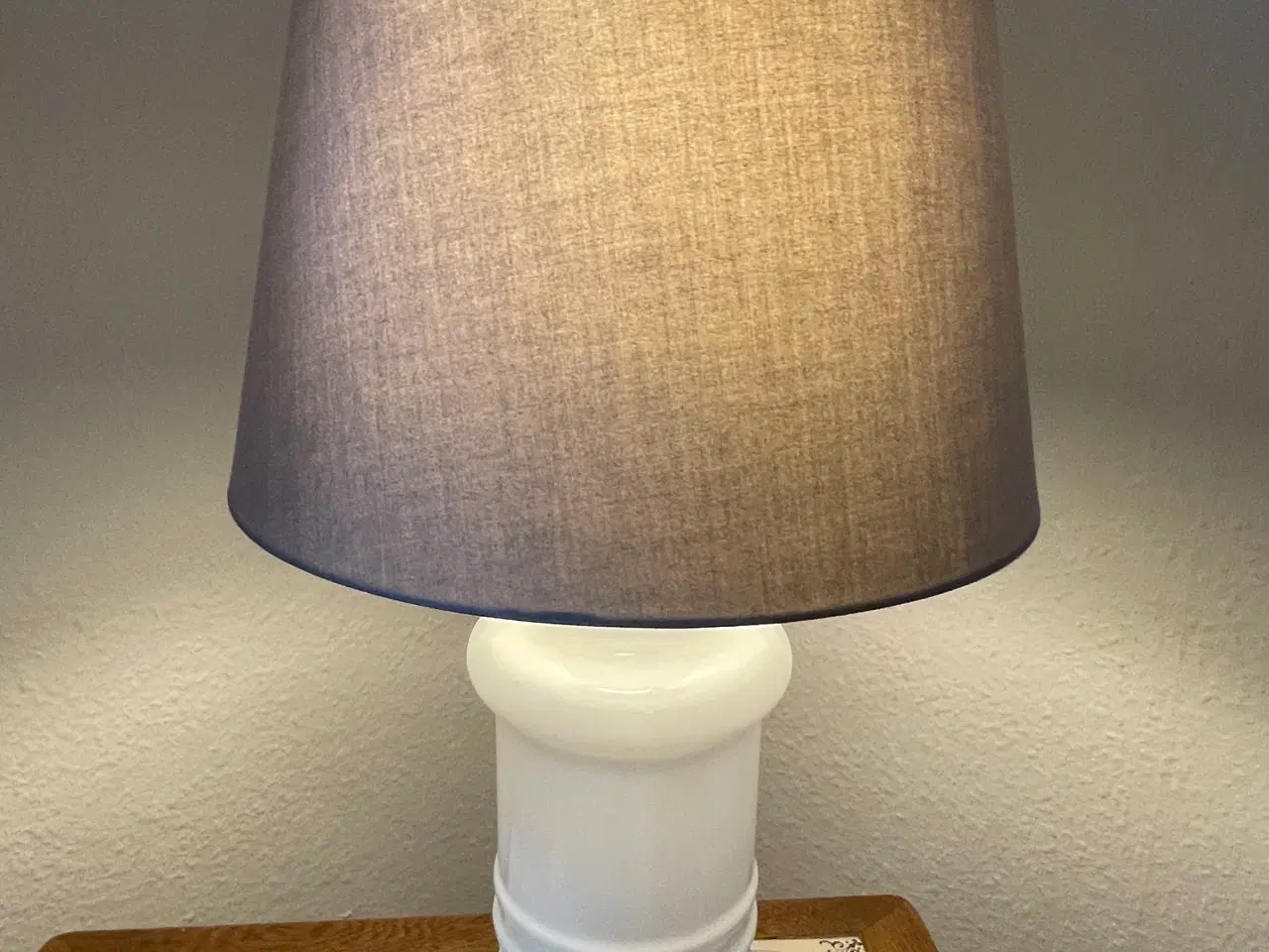 Billede 2 - Holmegård stor Apoteker lampe i hvidt porcelæn 